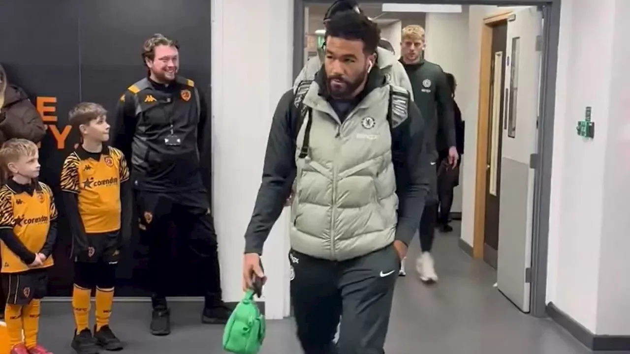 'Arrogant' Chelsea stars under fire for completely ignoring excited young Hull City mascots - 2
