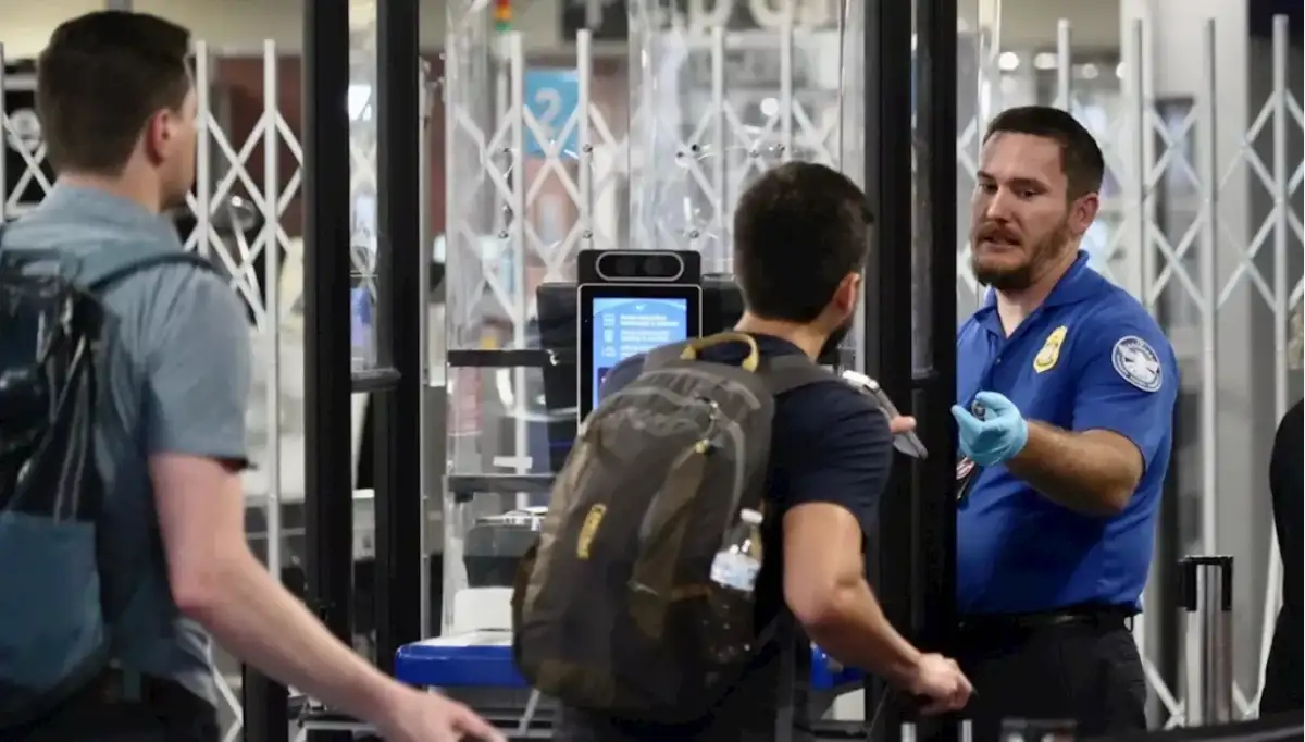 The largest federal workers union says 'untrained, armed' ICE agents should not replace TSA - 3
