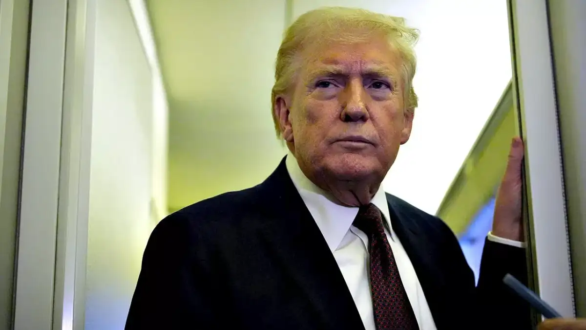 The largest federal workers union says 'untrained, armed' ICE agents should not replace TSA - 4