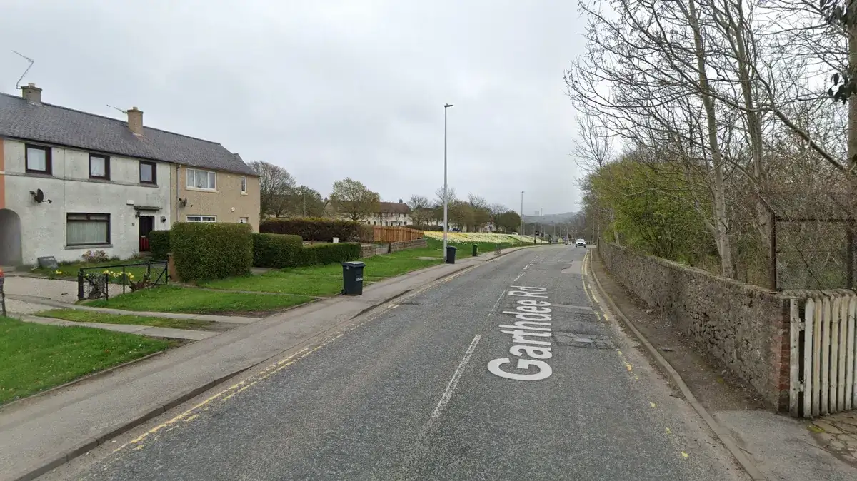 Three taken to hospital after serious crash in Aberdeen - 1