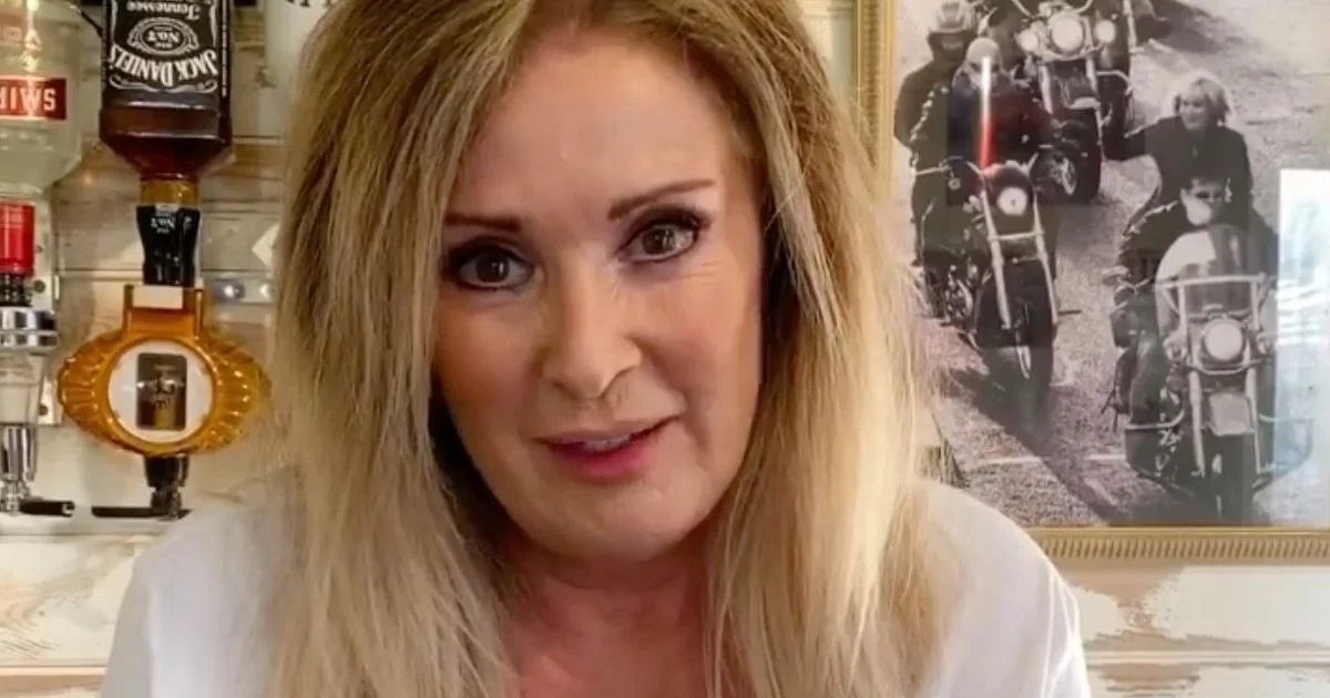 Corrie legend breaks down in tears as she shares heartbreaking cancer update - 1