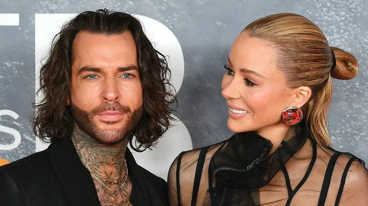 Pete Wicks and Olivia Attwood are spotted kissing in a hotel bar as their friendship turns to 'passionate romance' just weeks after her split from husband Bradley Dack - 4