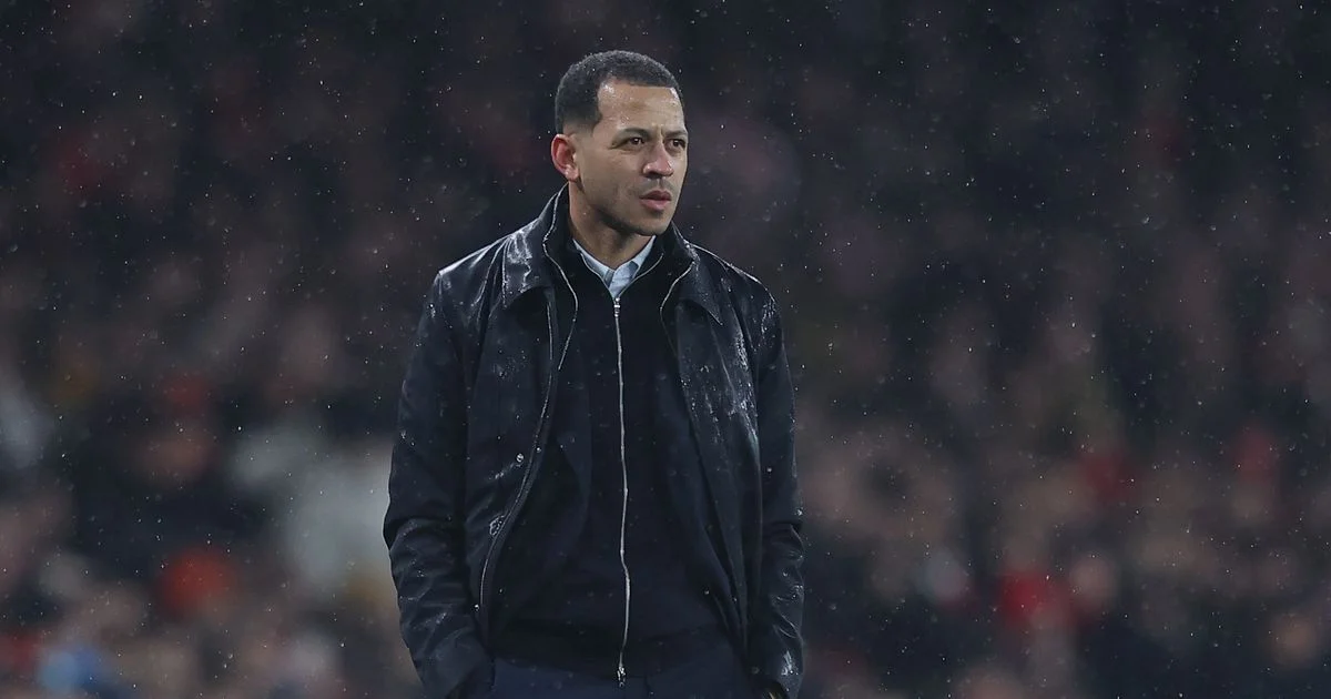 The Chelsea star who 'can't believe boss Liam Rosenior was a professional footballer': Manager admits 'people are laughing at me' after viral video of his awful ball control on the touchline - 1