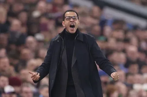 Rosenior on Estevao's fitness, goalkeepers & Wrexham - 4