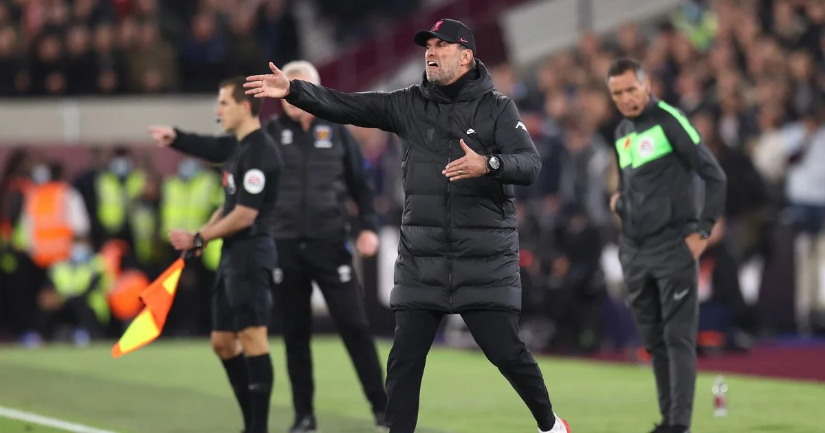 Ex-Premier League referee explains why VAR was RIGHT in Man City vs Liverpool controversy - 2