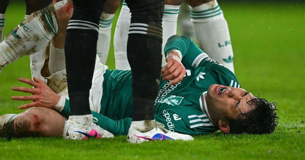 'Vulnerable' Liverpool handed major injury blow as Arne Slot issues Wataru Endo latest - 1