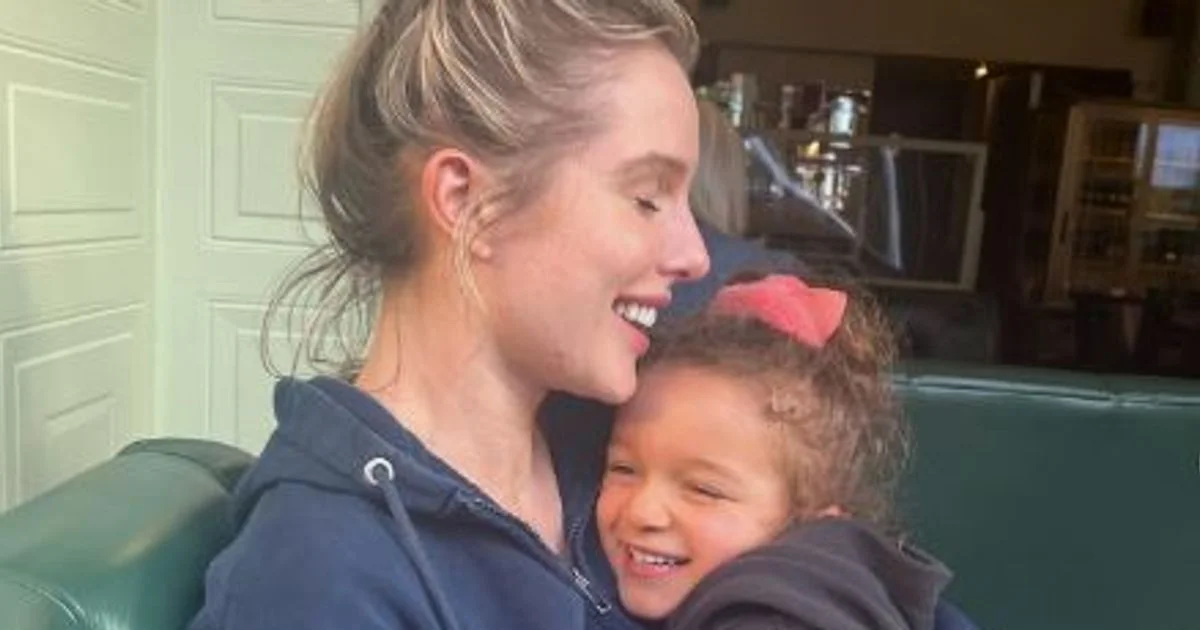 Make-up free Helen Flanagan opts for a laid back look as she departs the theatre in Bolton amid bitter co-parenting row with ex Scott Sinclair - 2