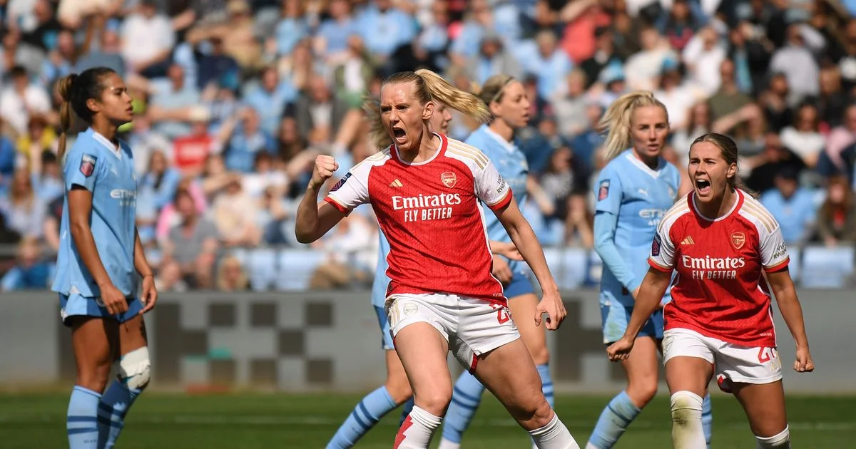 Arsenal put brakes on Manchester City’s WSL title surge thanks to Smith strike - 4