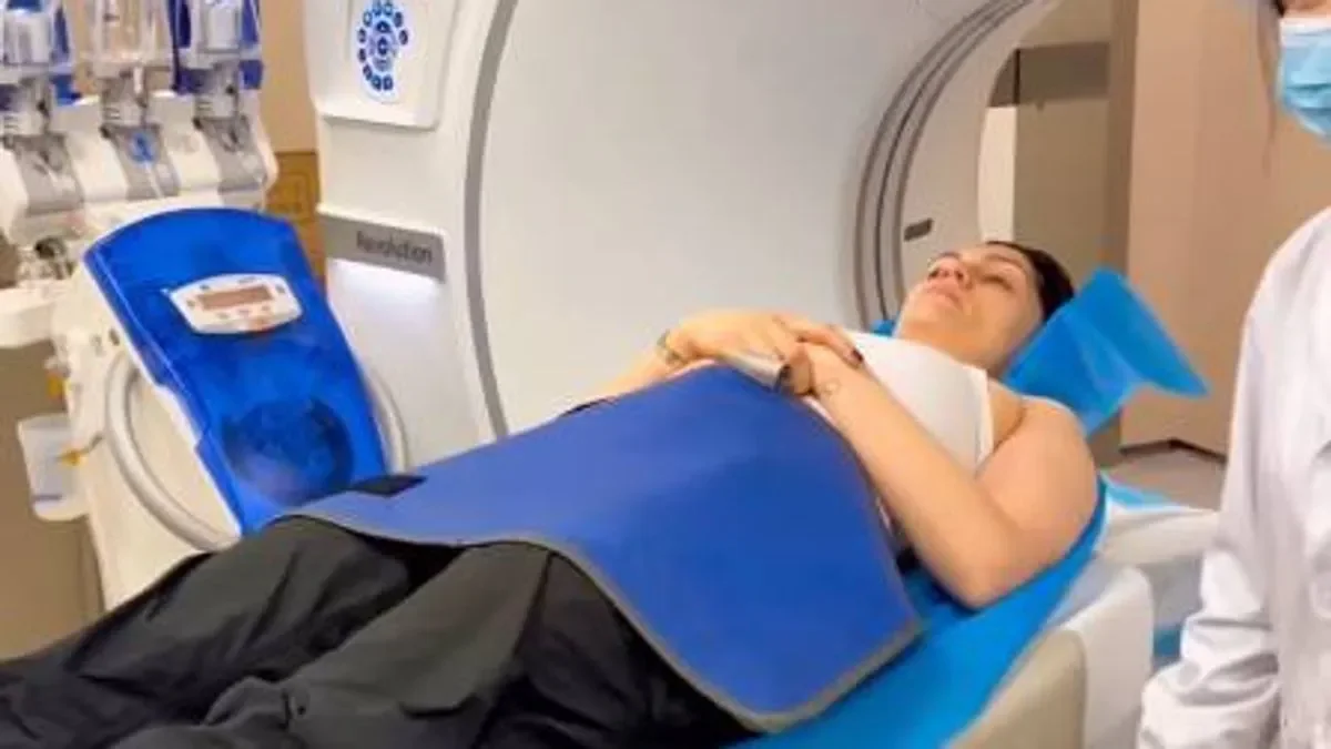 Jessie J is rushed to the hospital for an MRI scan after hitting her head on the roof of a car - 2