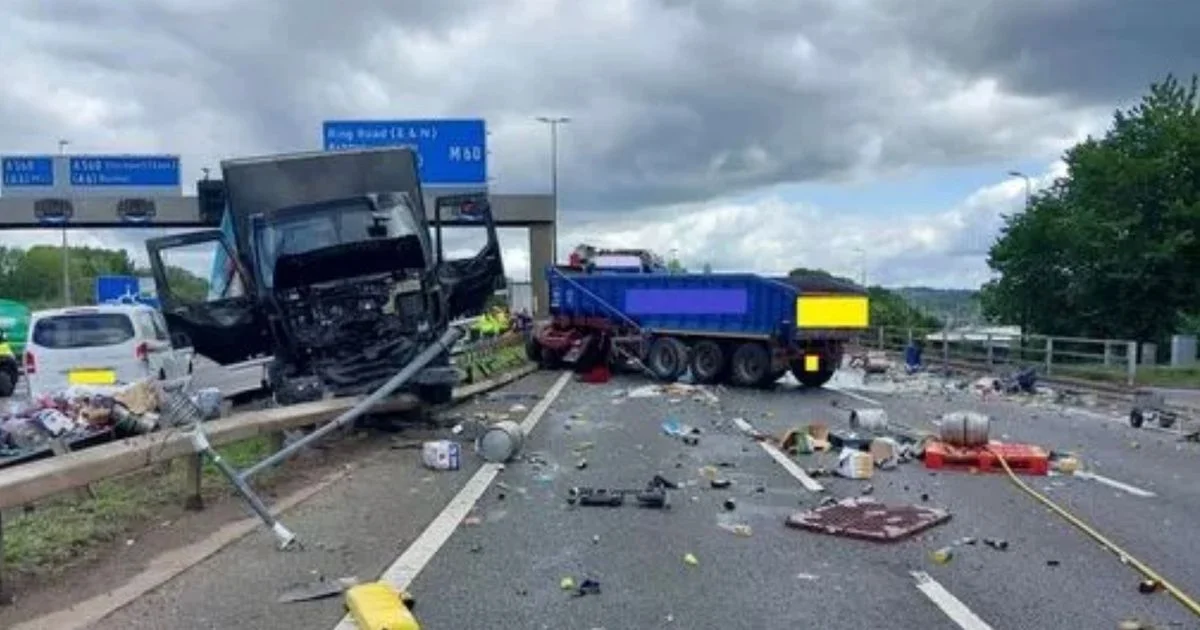 M60 traffic LIVE: Huge crash between lorry and car blocks motorway with 45min delays - 2