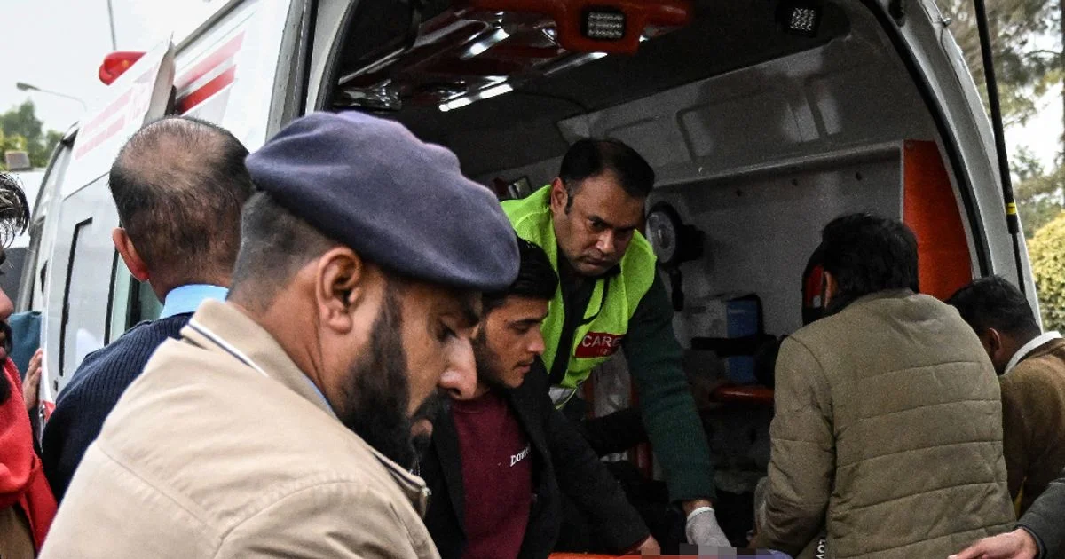 More than 30 killed in blast at Pakistan mosque, officials say - 3