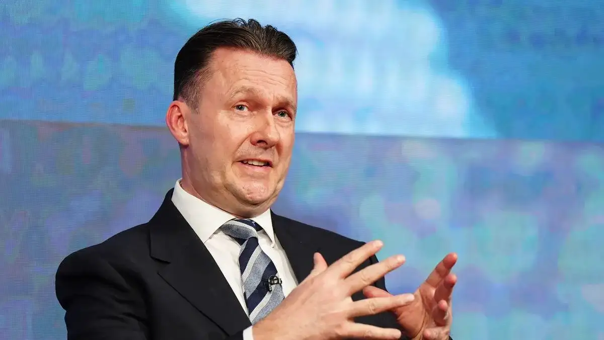 One crew member rescued after US F-15 shot down over Iran while search continues for other pilot: report - 1