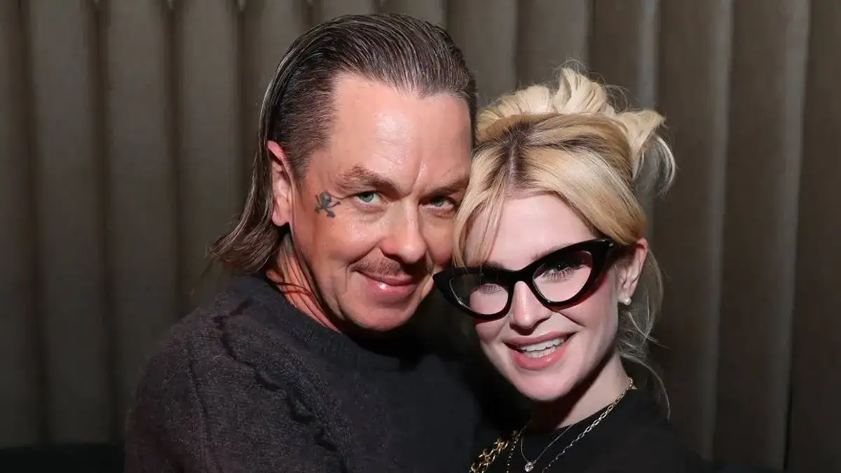 Kelly Osbourne shares cryptic quotes about not seeing 'people through the lens of who you wish them to be' amid split from fiancé Sid Wilson - after she posted photos of new partner Kiinicki - 1