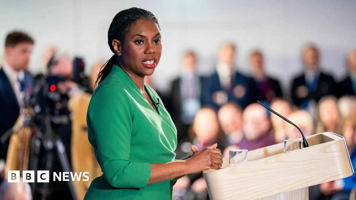 Tories vow to lower interest on some student loans - 3