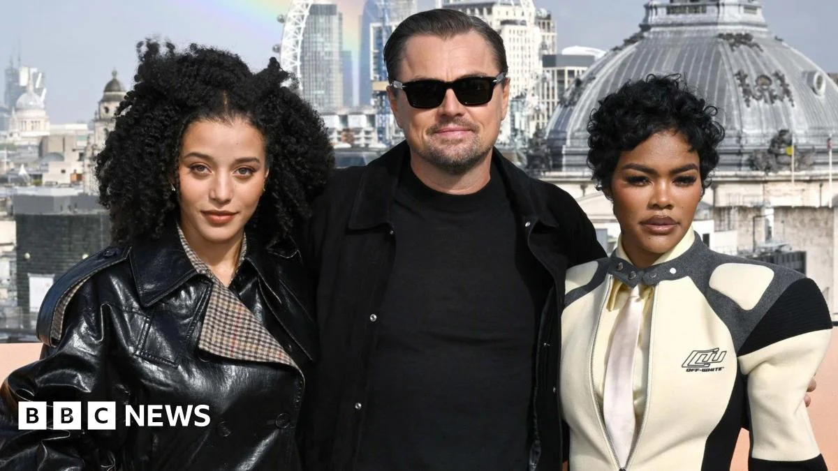 BAFTAs 2026 LIVE: Prince William presents award as host issues update - 4