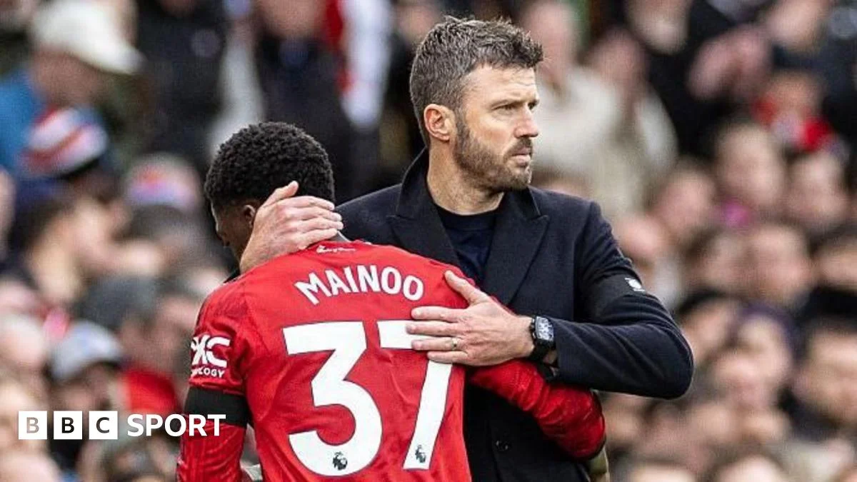 Michael Carrick hails 'incredible' Kobbie Mainoo: Man United boss opens up on decision to bring youngster in from the cold after Ruben Amorim exile - 2