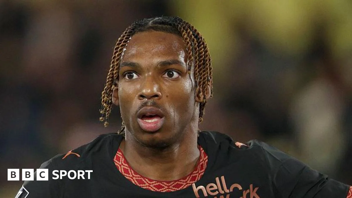 18-year-old Premier League prodigy's agent arrives for Liverpool talks - 4