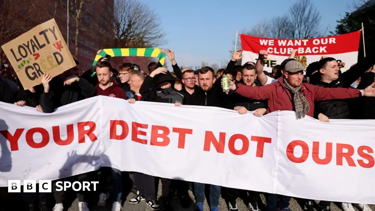 Man Utd announce 5% increase in season ticket prices, Spurs latest – football news live - 2