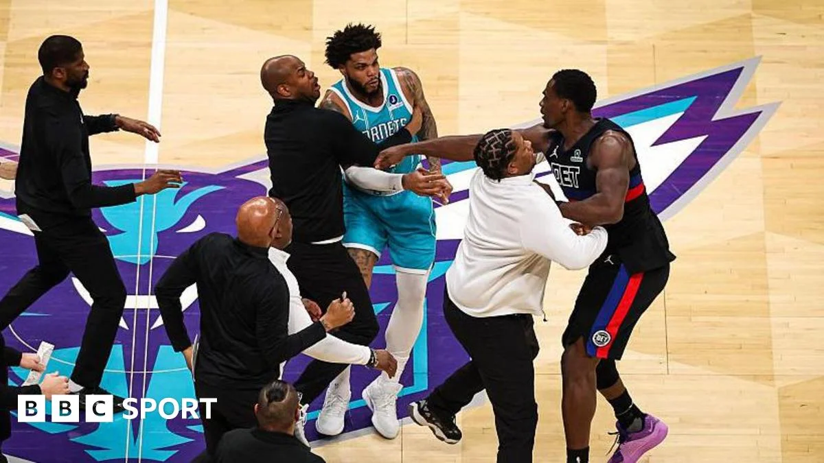 Four tossed after brawl in Pistons-Hornets game - 1