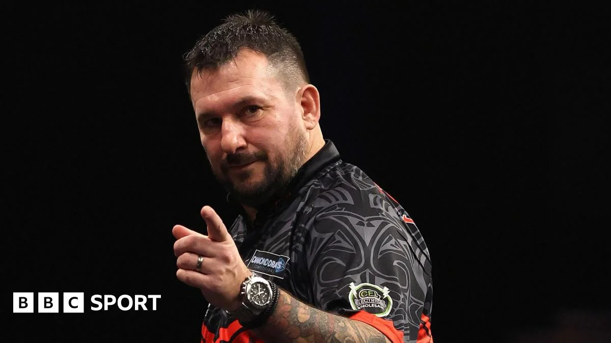 Clayton wins Premier League night three in Glasgow - 2