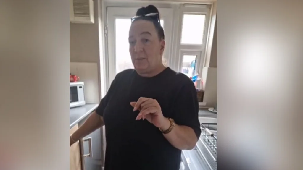 Donation appeal as vulnerable face food bank delay - 1