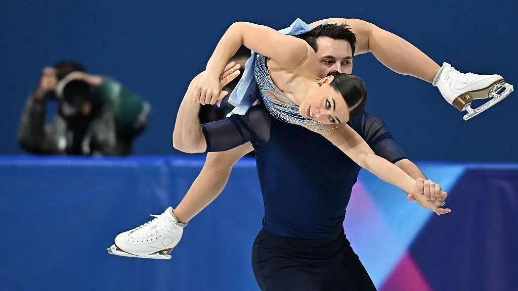 GB curlers on brink of early exit after Canada defeat - 4