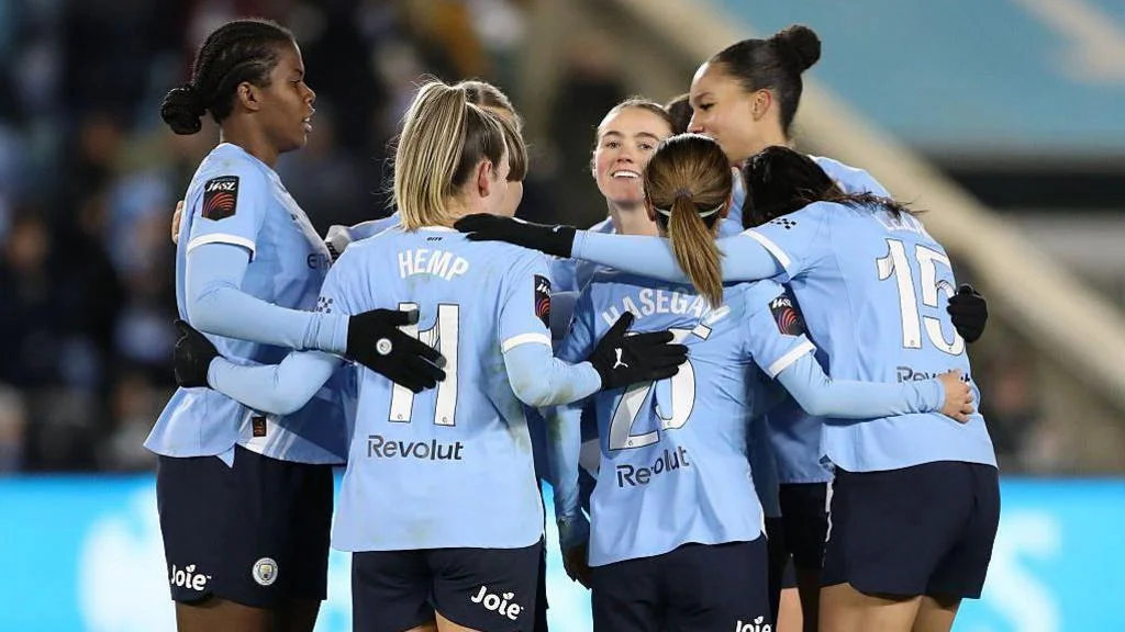 'Marvellous' Man City set WSL standard in rampant win - 1