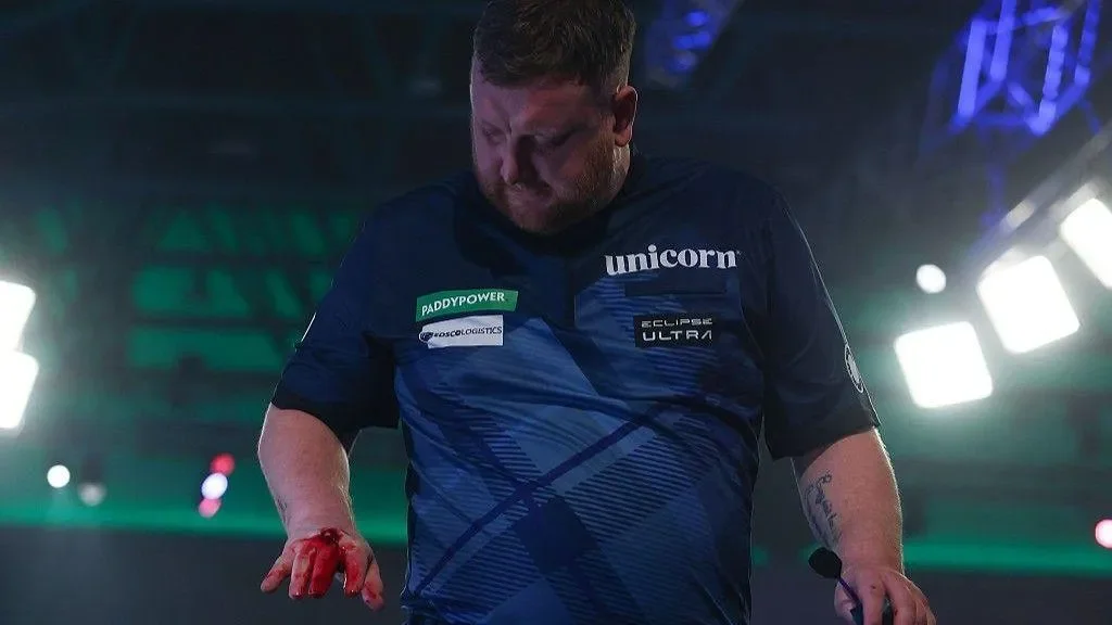 Darts star who punched table in World Championships rage - leaving him with 'no feeling in his fingers' - finds new love after split from 'Queen of the Ally Pally' - 1