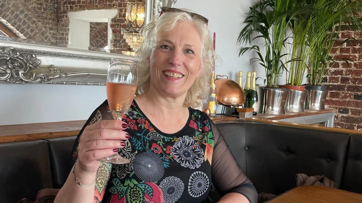 Dual nationals face scramble for UK passports as new rules come into force - 1