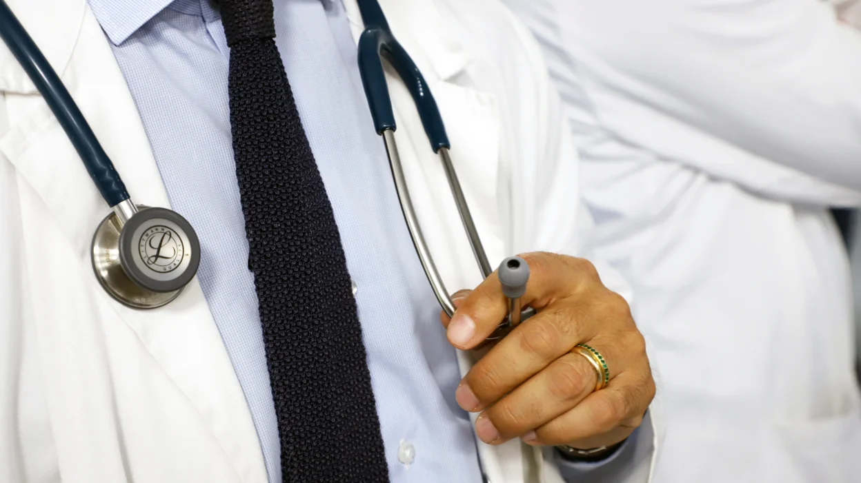 Doctor who called junior colleague 'bad girl' and squeezed her waist is struck off - 3