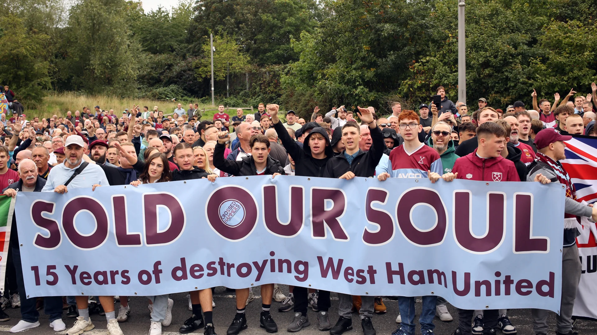 Furious West Ham fans stage plane protest against ownership during live coverage of FA Cup tie - 4
