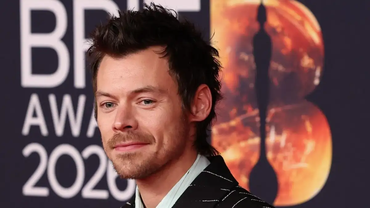 Raye scores first UK number one album - 4