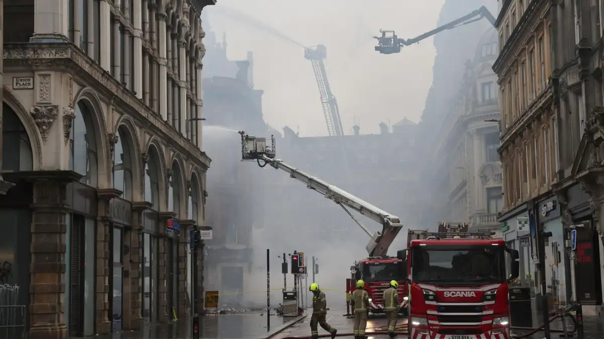 Business owners 'heartbroken' after retail units destroyed in Glasgow fire - 1