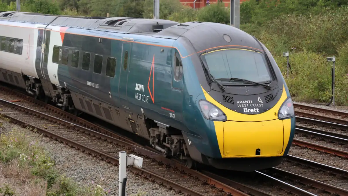 Easter rail shutdown adds insult to injury for commuters - 3