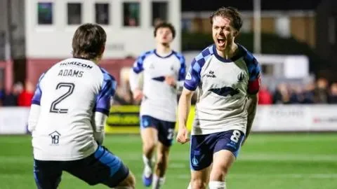 Stenhousemuir capitalise on Inverness’ cup duties to top William Hill League One - 4