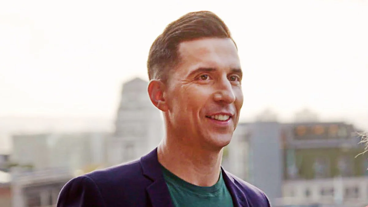 Russell Kane reveals the profound impact 'Right to Buy' had on his family while growing up in a council house and jokes 'I went to school thinking we were the Kardashians' - 1