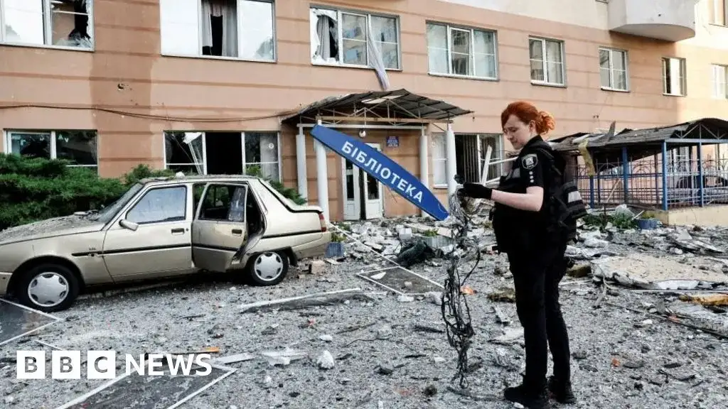 Russia strikes targets in Kyiv region as Ukraine holds door open for Easter truce - 4