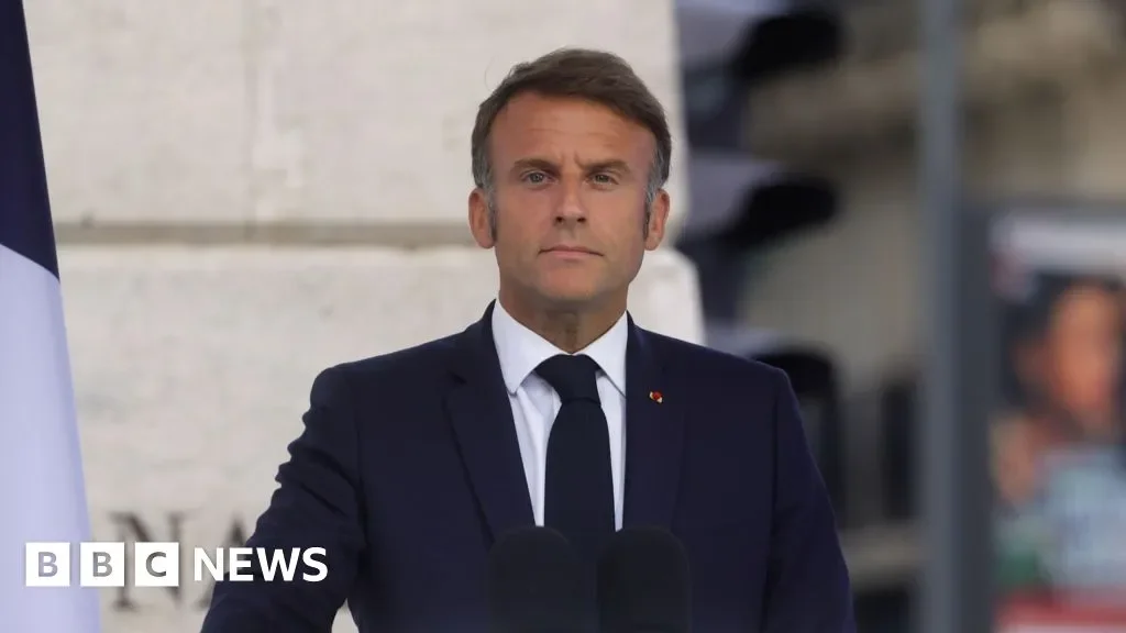 Opposition slams ruling alliance over welcome to Macron - 1