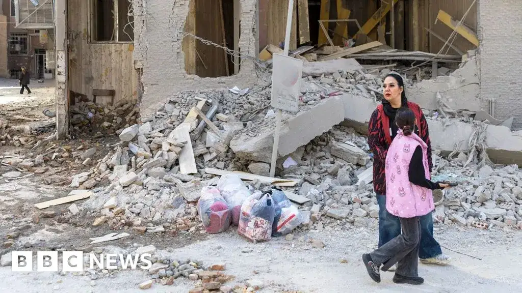 As the war goes on in Iran, American-Iranians struggle to stay in touch with family - 3