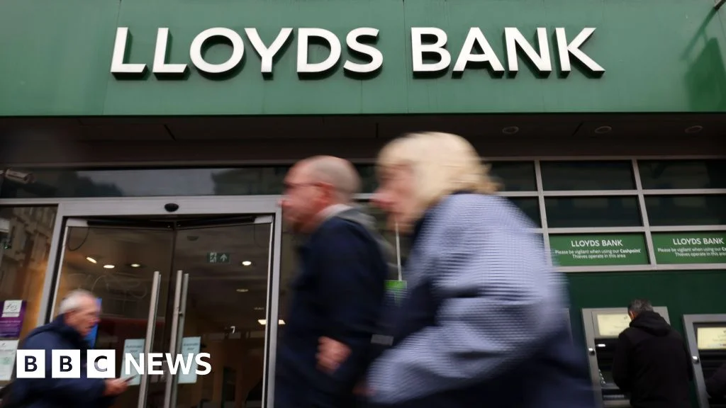 Lloyds boss says bank has listened to concerns over use of staff data in pay talks - 3