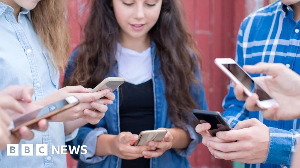 Starmer says government remains ‘open-minded’ about social media ban for under-16s – UK politics live - 3
