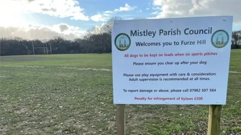 Rugby player ends up in hospital after falling in dog poo - 2