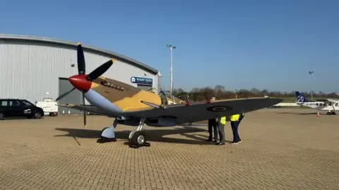 Spitfire takes to the skies again, 90 years after its first flight - 2