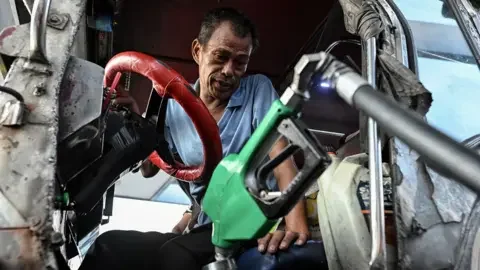 How the Iran war is pushing US ally the Philippines into economic crisis - 3