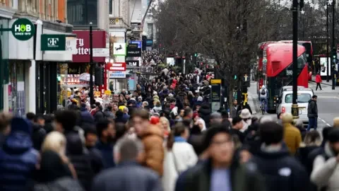 Plan to pedestrianise London’s Oxford Street given official go-ahead - 2