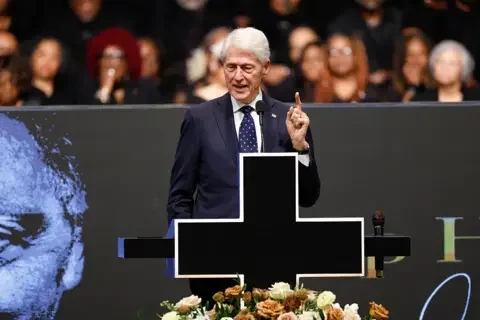 Three Former Presidents Showed Up at Jesse Jackson Funeral to Blast MAGA, Only Two Brought Their Wives - 2