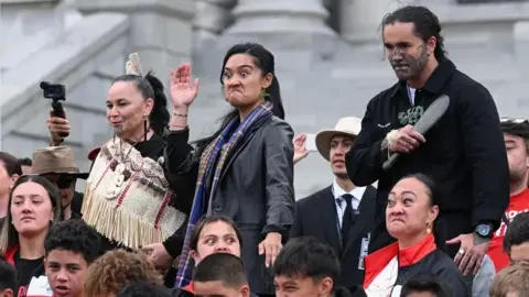 ‘Stunned silence’: Early Indigenous barrage batters Maori as Rooster runs riot — LIVE - 1