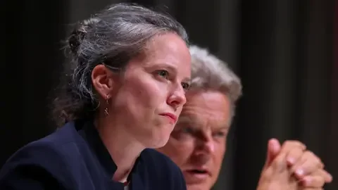 Opposition slams ruling alliance over welcome to Macron - 3