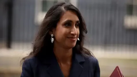 Minister in heated debate over fuel supply - 3