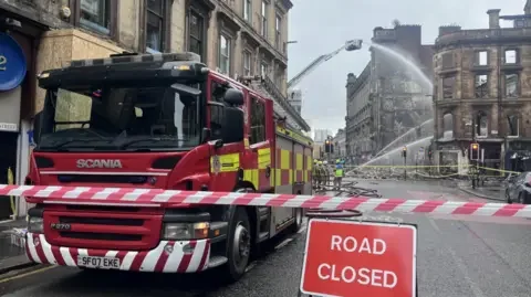 Some Glasgow Central trains resume - but station remains closed after fire - 3